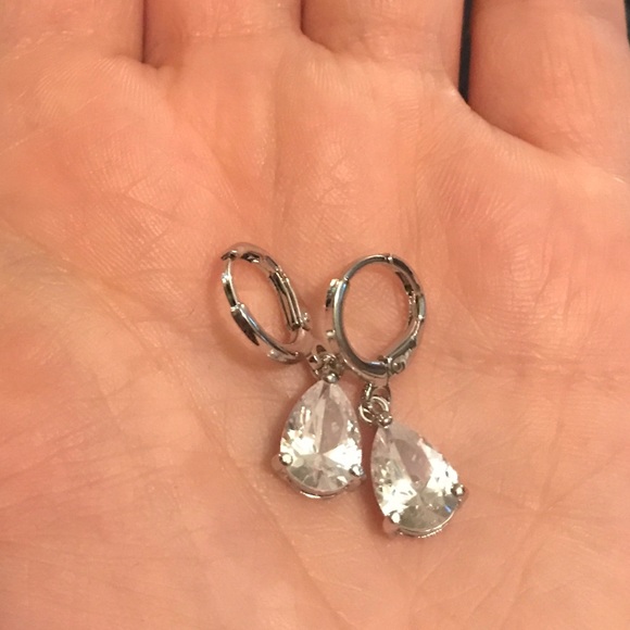 NEW!💙💎CZ TEARDROP EARRINGS💎💙BEAUTIFUL ADORABLE - Picture 4 of 14